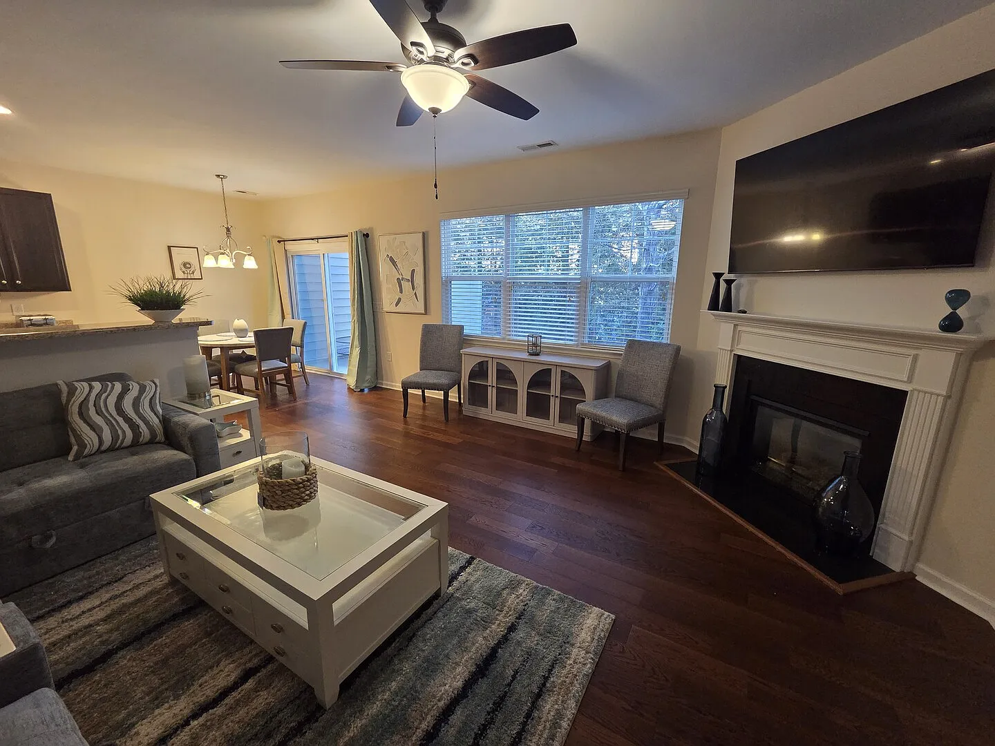 Quiet Oaks at Nanny Reams - Spacious 3BR Townhouse with New Furnishing — Photo 1