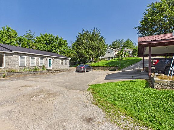 3rd image of 58 Blackcat Ln