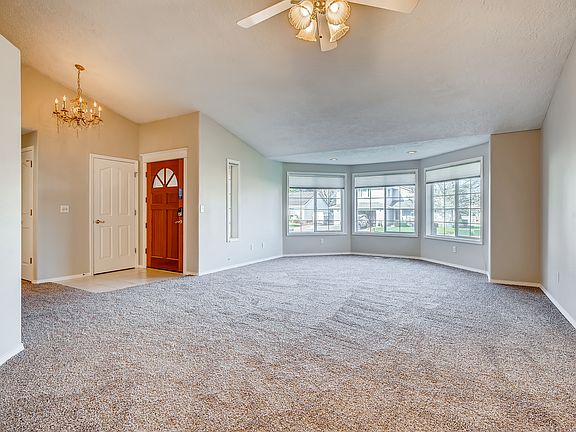 5th image of 411 NE 136th Way
