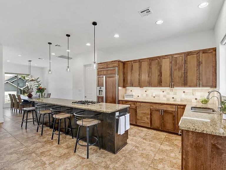 1006 Lipan Trl — Photo 8