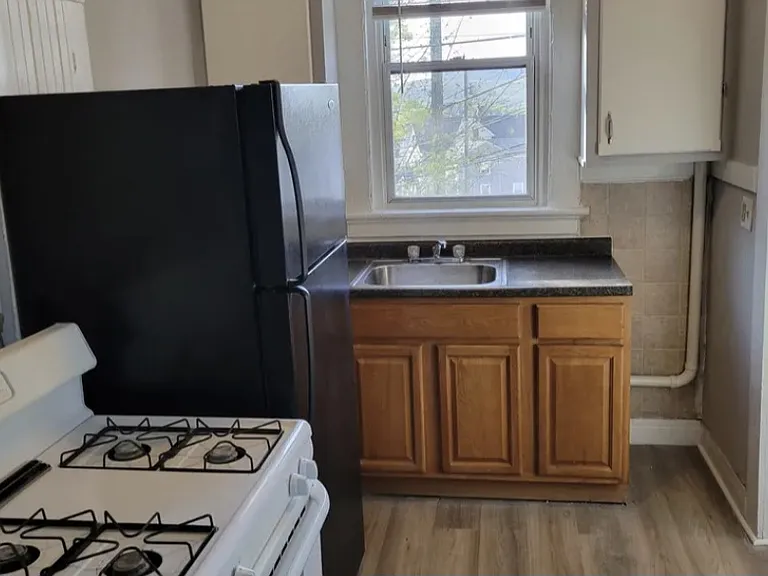 570 Broad St #1D — Photo 3