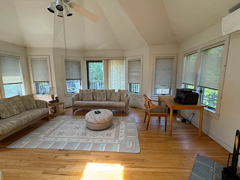 84 Narod Blvd — Photo 23