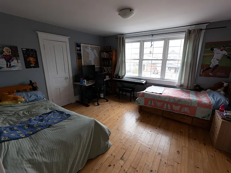 610 Woolwich St — Photo 5
