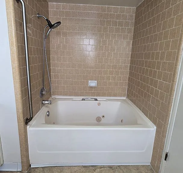 4147 Pinewood Lake Dr — Photo 24