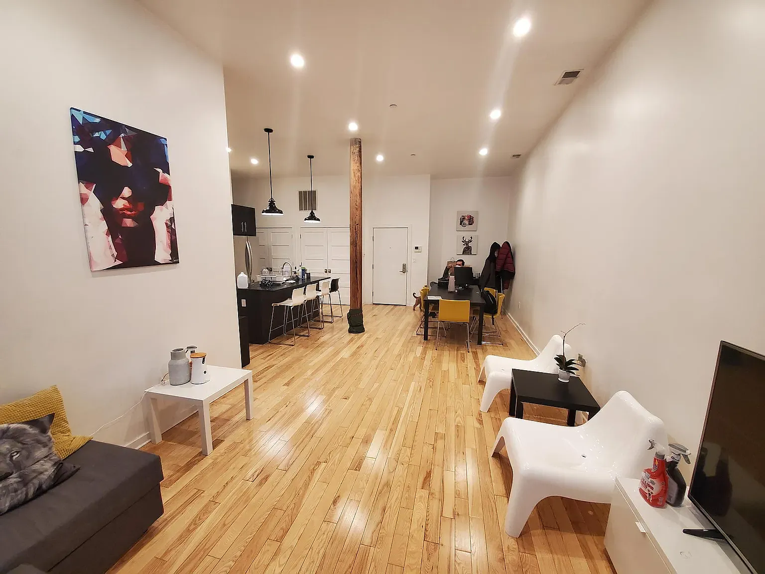 2 bed, 800 sqft, $4,400 — Photo 4
