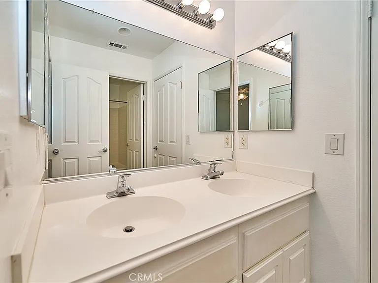 6377 Peach Ave — Photo 18