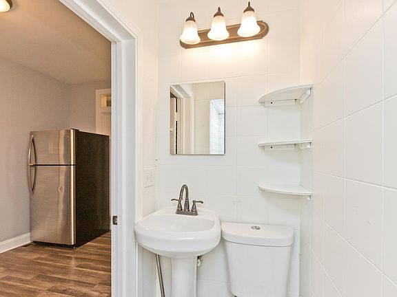 4th image of 1824 N Washtenaw Ave #1F