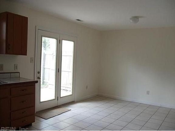 3rd image of 3331 Scarborough Way