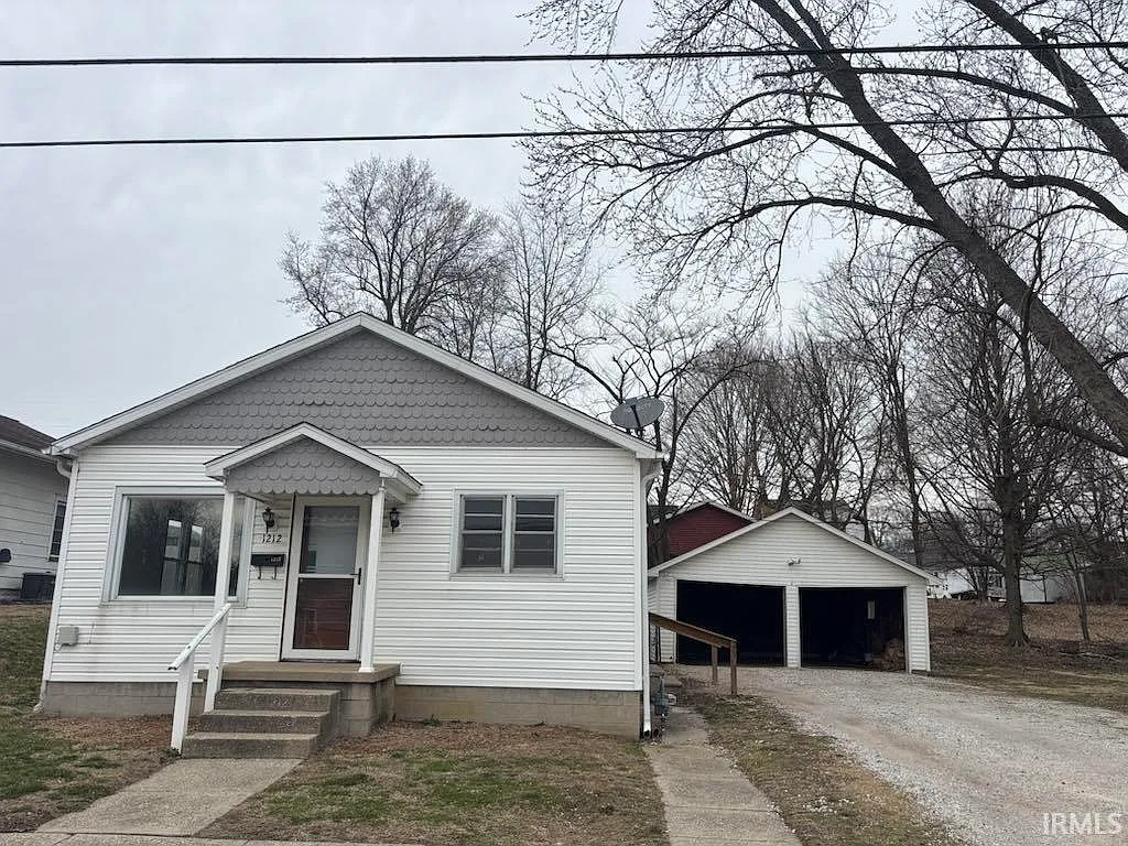 1212 E Vantrees St photo 1