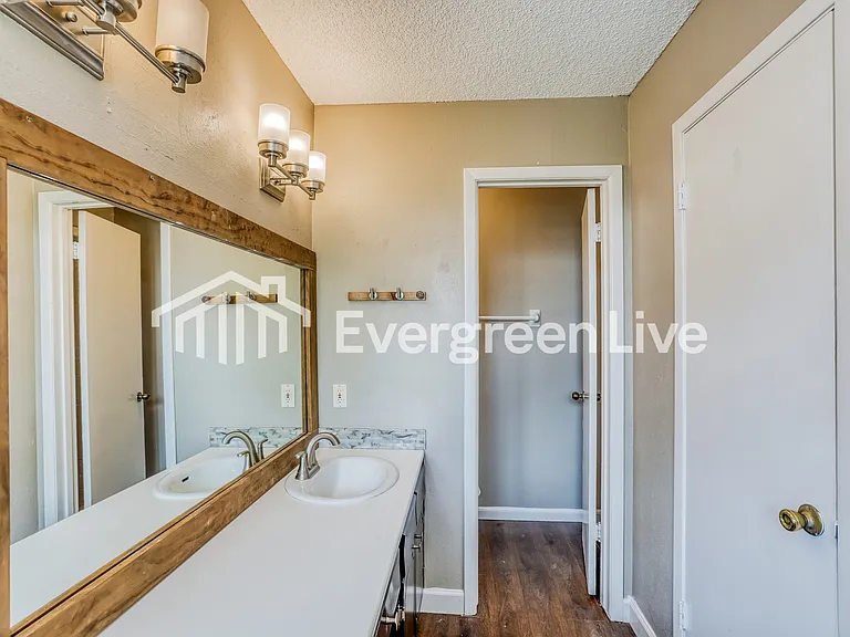 10923 Sageyork Dr — Photo 8