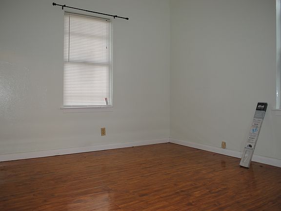 3rd image of 3512 72nd Ave