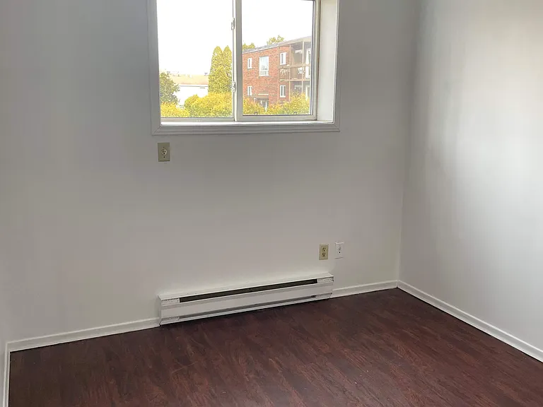 754 Laflin St — Photo 12