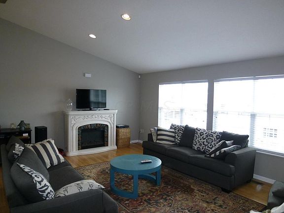 3rd image of 615 Lexington Ave