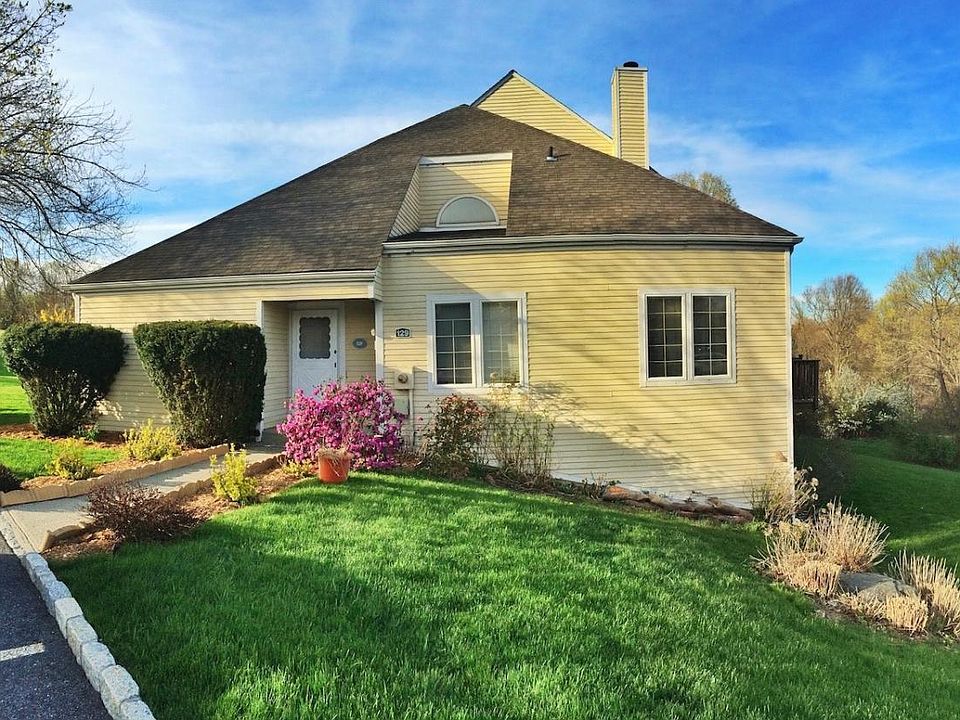 1st image of 129 Fairways Ct