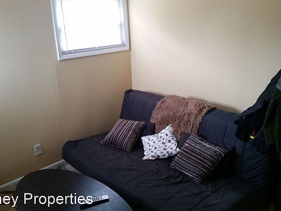 4th image of 258 Kalmia Ave APT 6