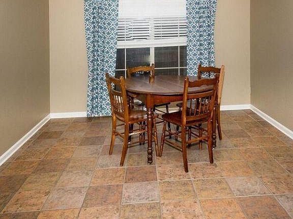 4th image of 132 Wild Rose Ln