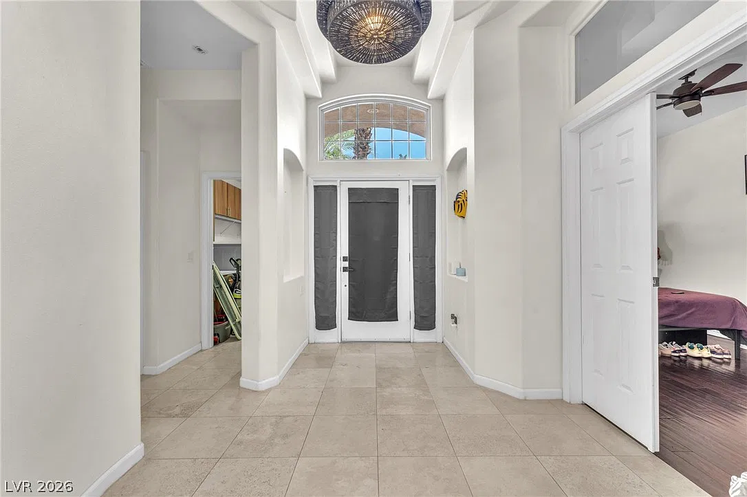 3 bed, 2.0 bath, 2005 sqft, $3,000 — Photo 4