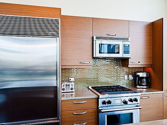 5th image of 110 W Superior St #903