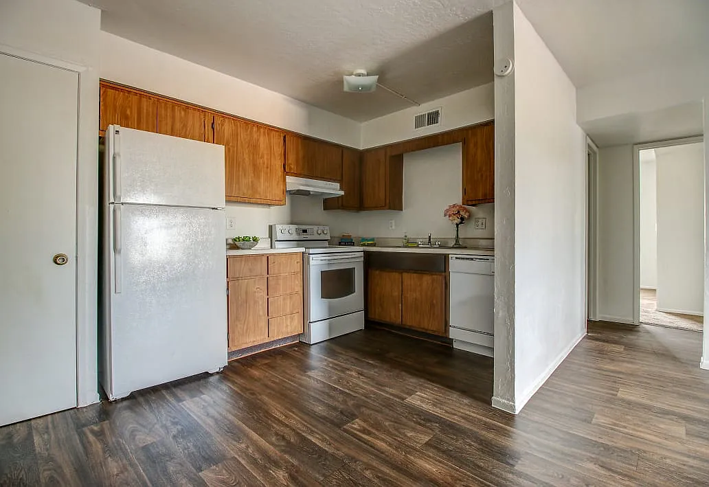 Canyon Club Apartments — Photo 2