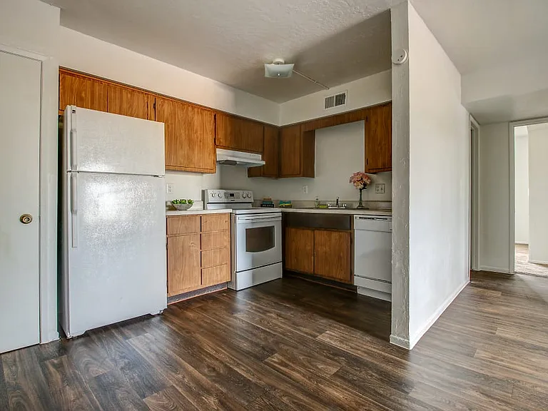 Canyon Club Apartments — Photo 2