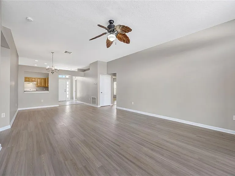 30435 Annadale Dr — Photo 5