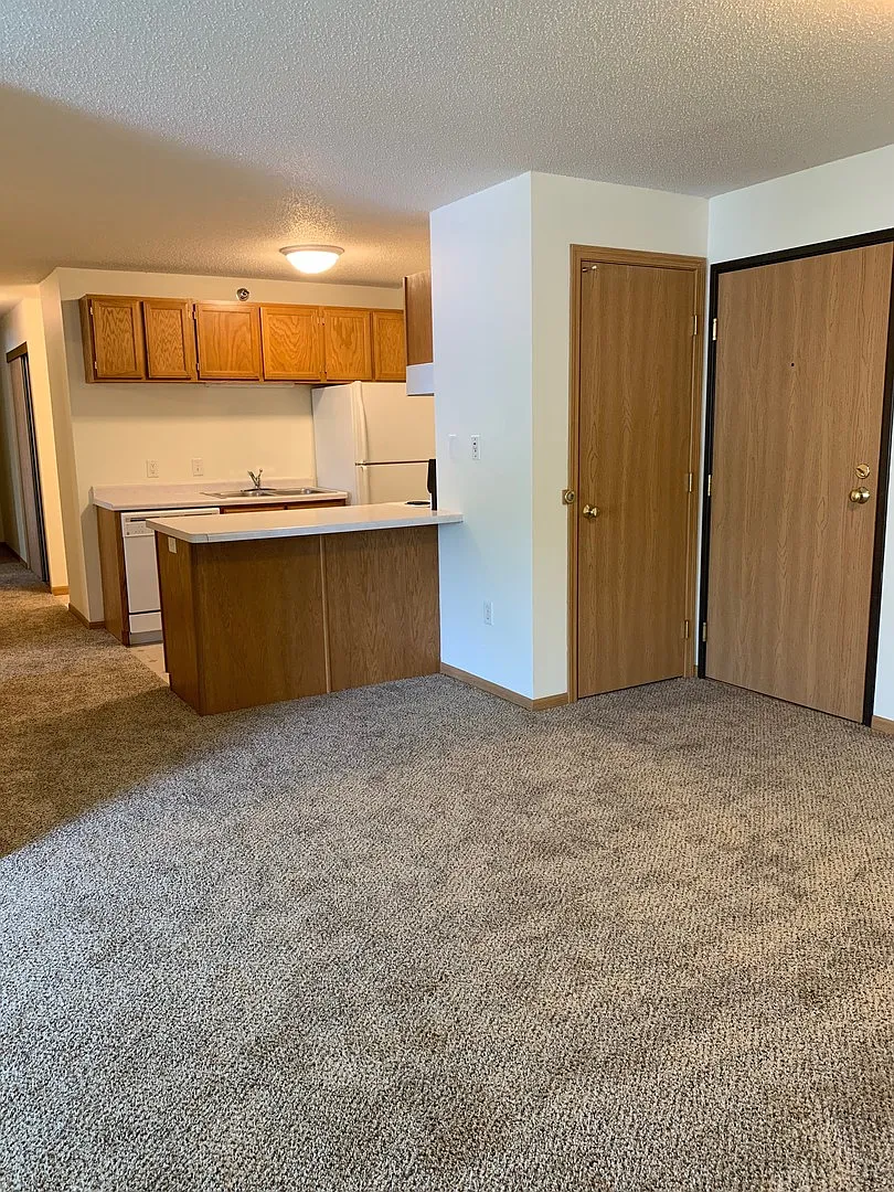 East Bank Apartments LLC — Photo 4