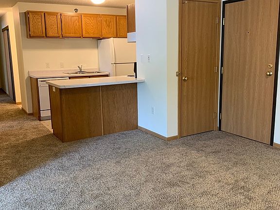 4th image of 1700 University Dr SE #924
