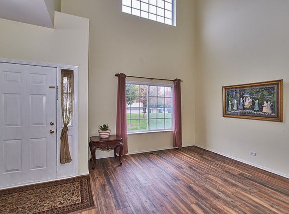 4th image of 422 Jamestown Ct