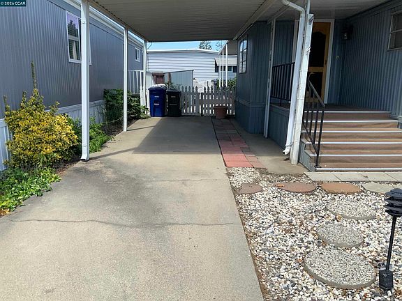 4th image of 64 Oneida St