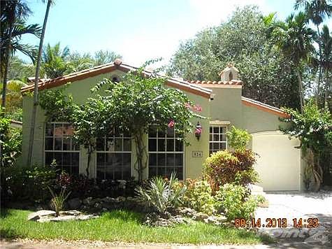 2nd image of 834 Medina Ave