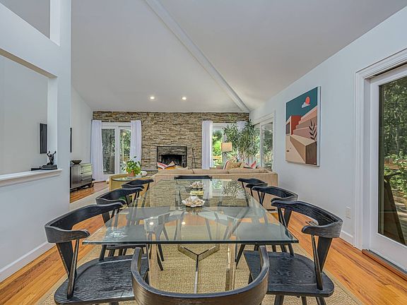 4th image of 39 Peconic Hills Dr