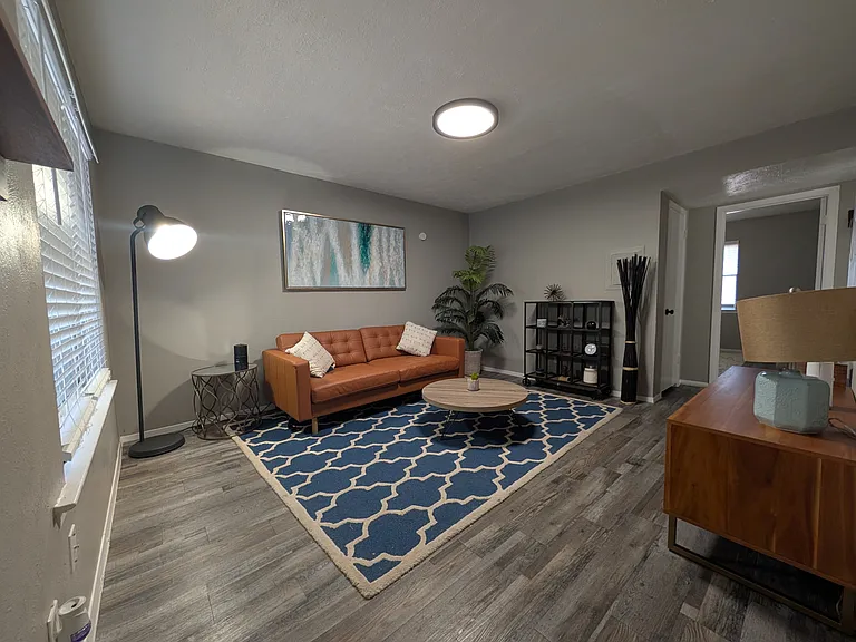 2752 E Ledbetter Dr — Photo 14