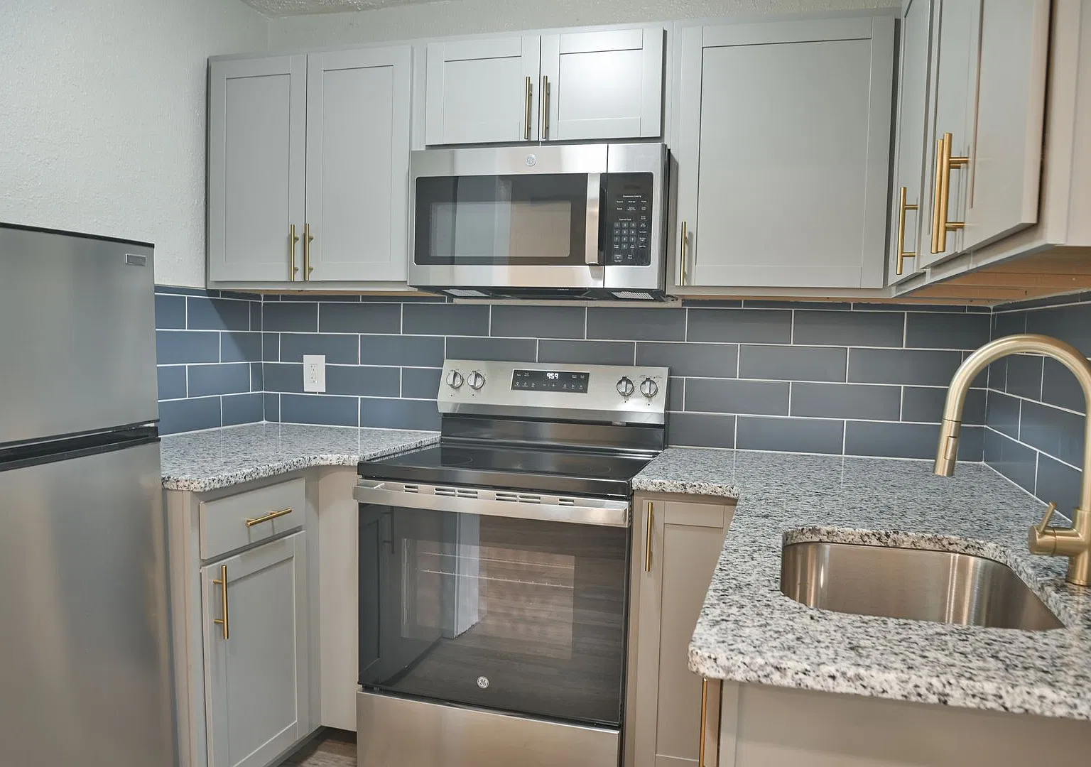 3200 Green Street — Photo 3