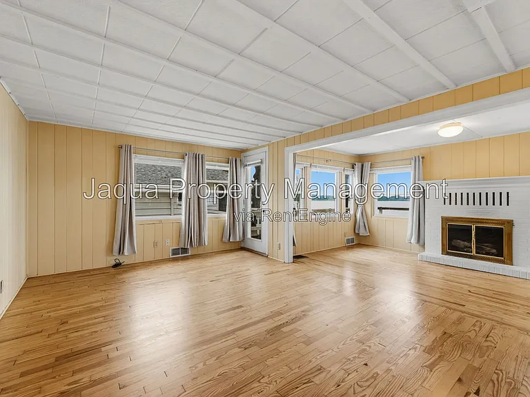1209 Lakeview Dr — Photo 12