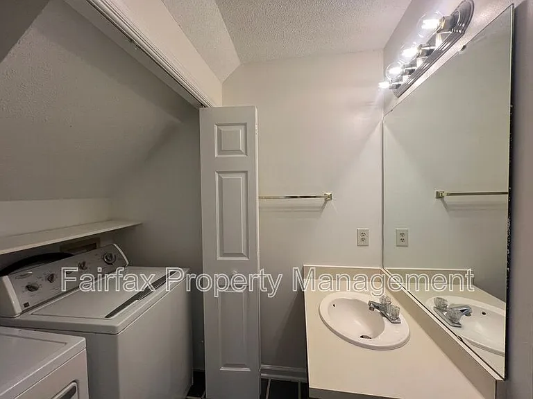 112 Greenmont Ln — Photo 7