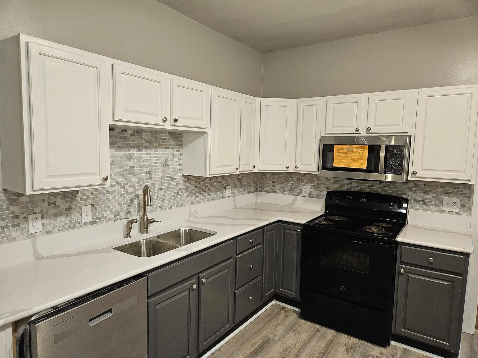 810 E Stewart St — Photo 3