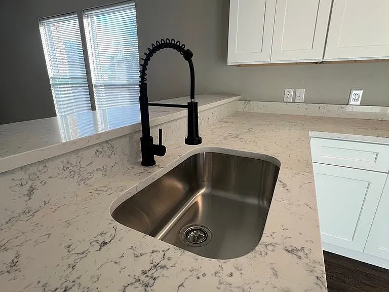 621 Champion Pl — Photo 3