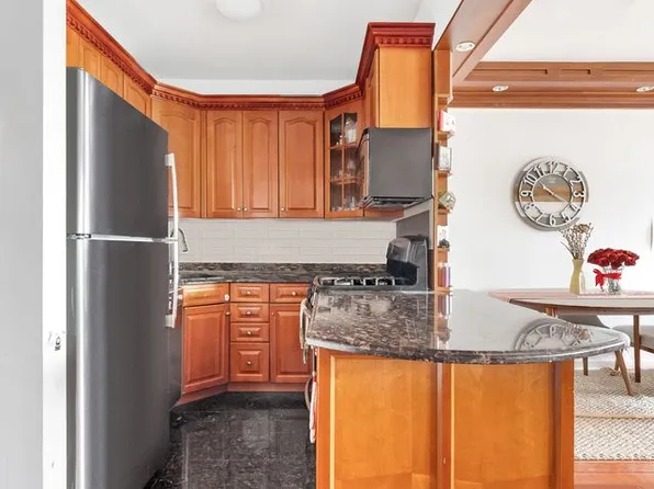 55 Poplar Street image 3 of 11