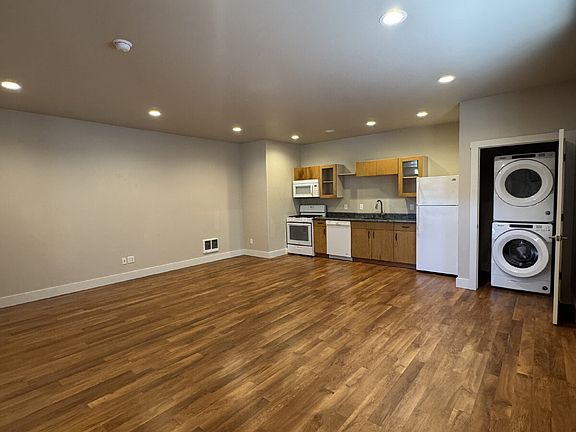 2nd image of 219 Lincoln