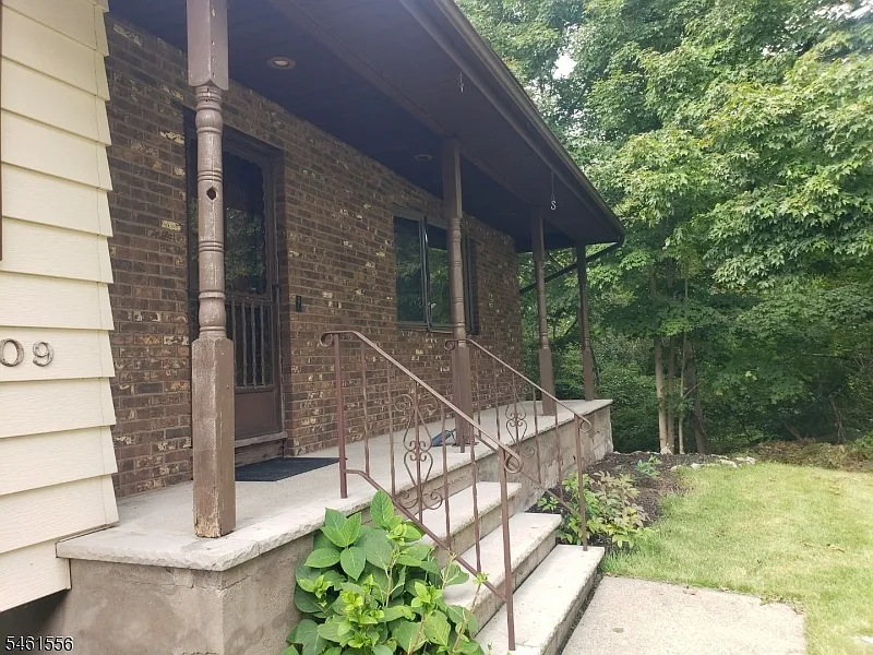 3 bed, 2.5 bath, 1484 sqft, $3,500 — Photo 2