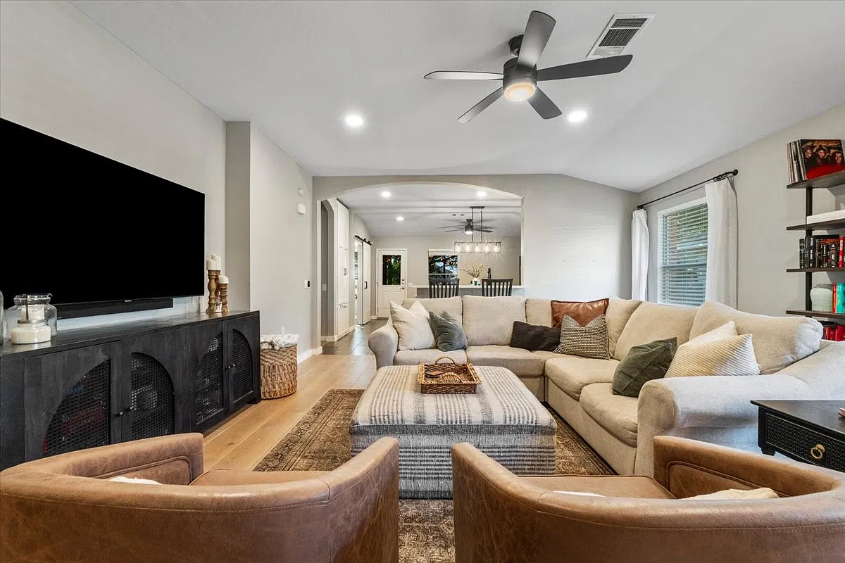 3 bed, 1704 sqft, $2,600 — Photo 4