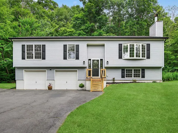 8 Bella Vista Drive, Modena, NY 12548