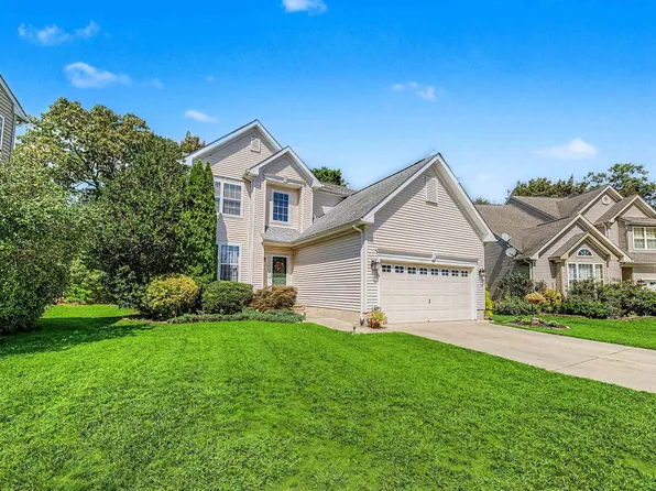 102 Charleston Cir, Mays Landing, NJ 08330
