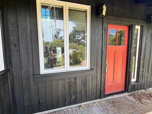 3rd image of 415 Evergreen Rd