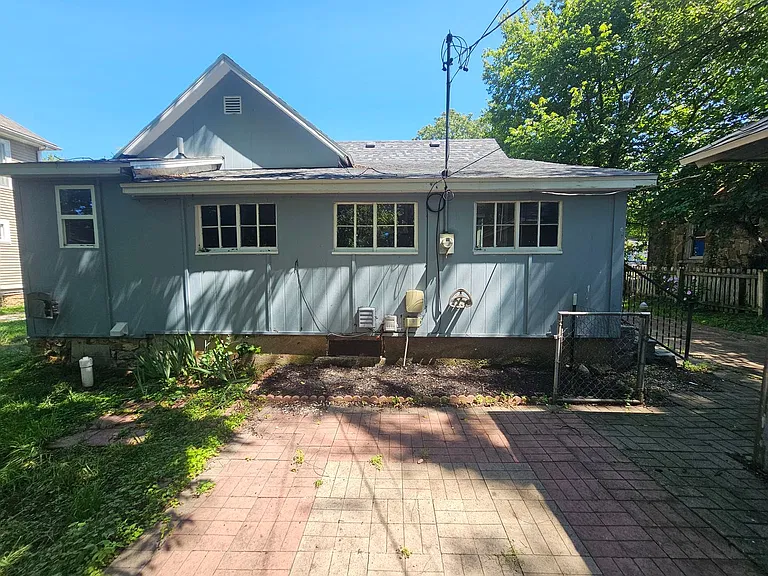 1030 W Scott St — Photo 16