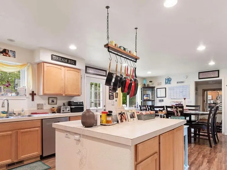 234 E Eagle Ave — Photo 4