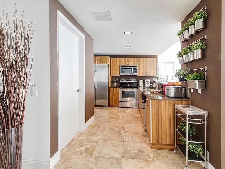 6305 Indian Creek Dr #5A — Photo 15
