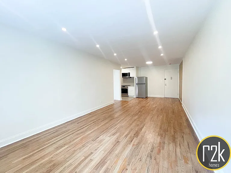 3825 Parsons Blvd #5L — Photo 8