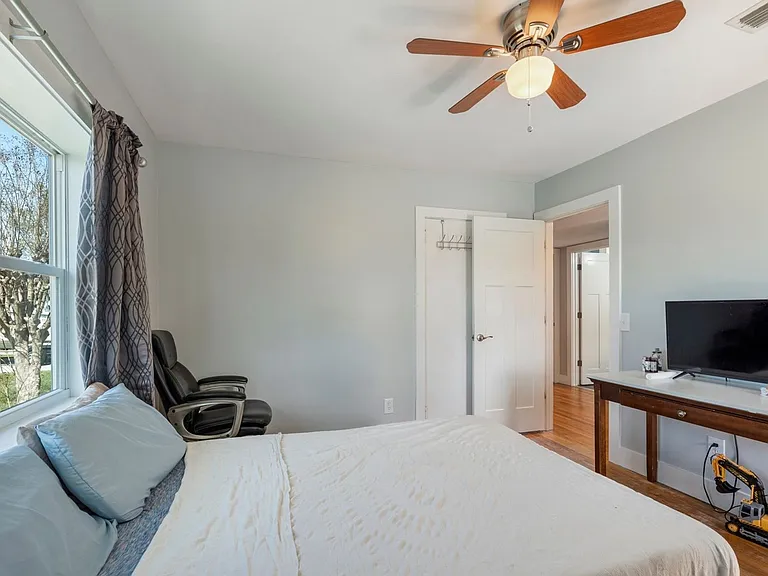 907 Garrison Ave — Photo 12