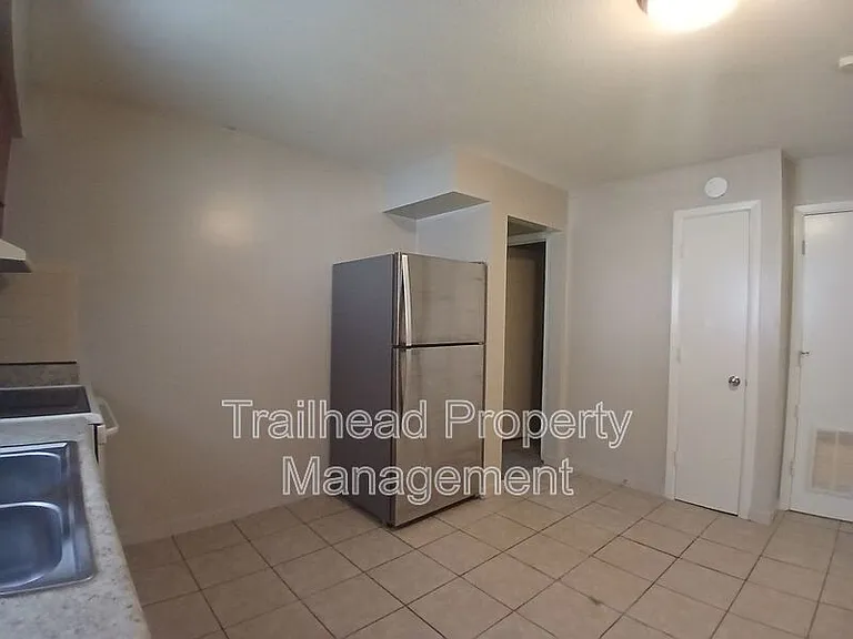3325 S Oxford Ave #A — Photo 13
